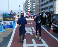 あと7キロだ(12時20分・35キロ地点).jpg