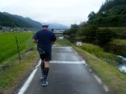 下りの農道.jpg